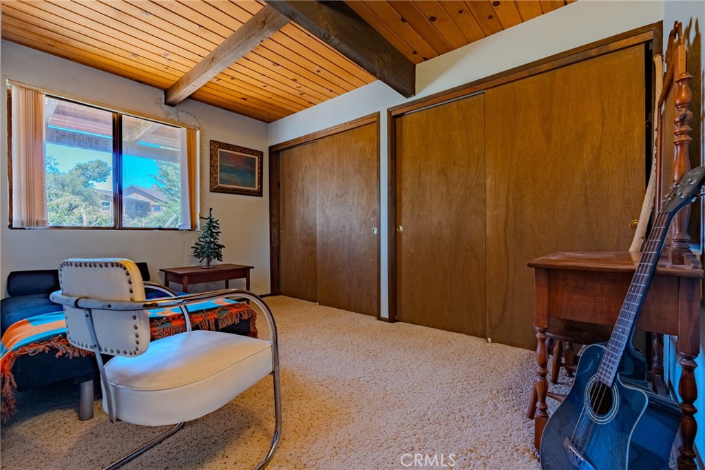 27380 Deertrail Drive Tehachapi, CA 93561 - Photo 24 of 47 a room with furniture and musical instruments