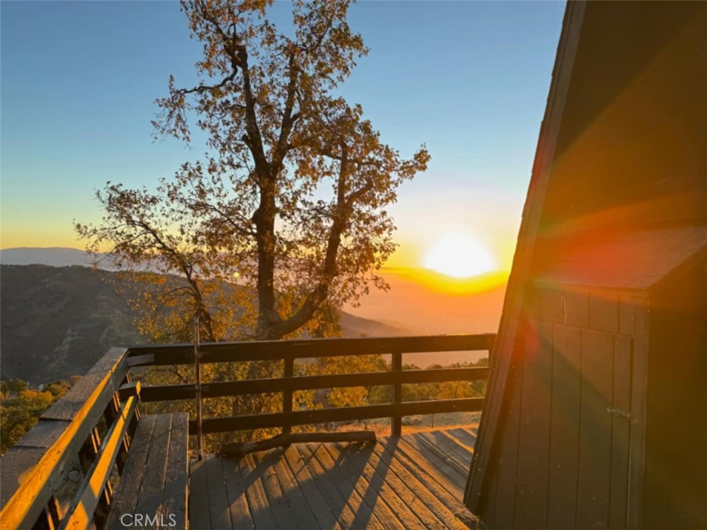 27380 Deertrail Drive Tehachapi, CA 93561 - Photo 45 of 47 a view of balcony with wooden floor and fence