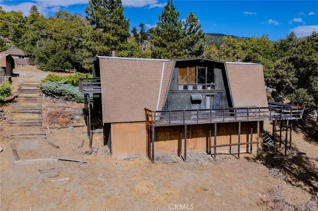 aerial view of house with yard and entertaining space