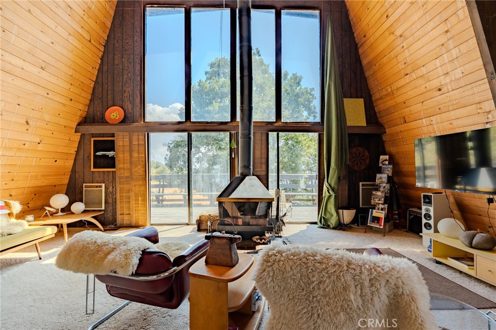 27380 Deertrail Drive Tehachapi, CA 93561 - Photo 10 of 47 a bedroom with furniture and a window