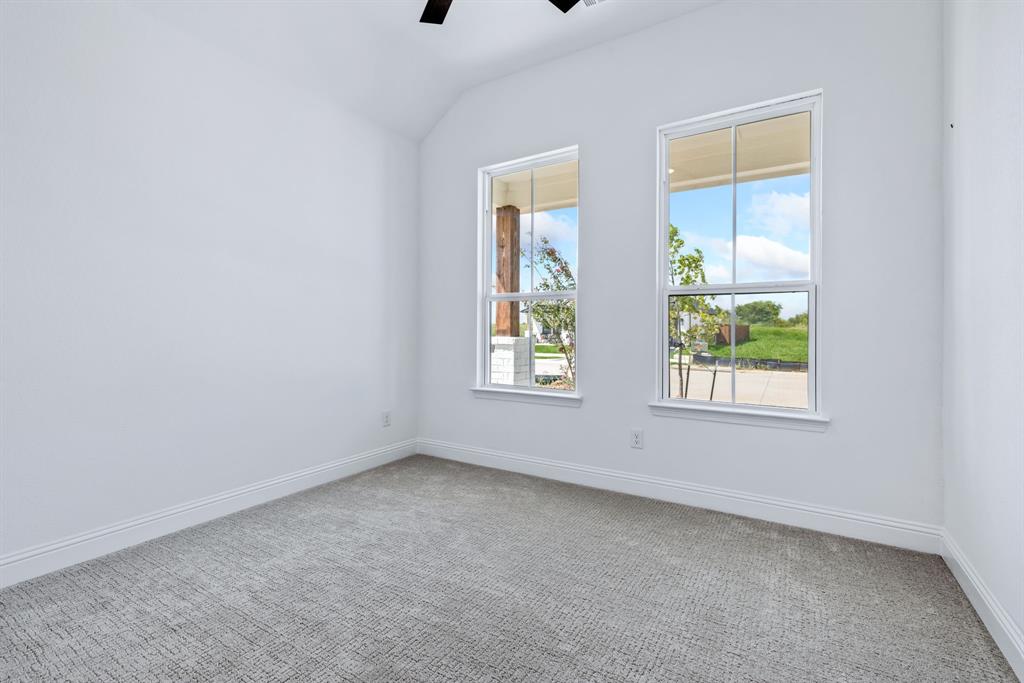 913 Beall Street Denton, TX 76207 - Photo 7 of 40