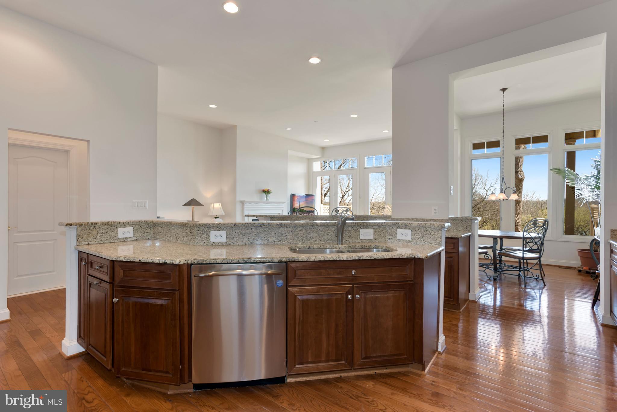 18346 Fairway Oaks Square Leesburg, VA 20176 - Photo 5 of 12