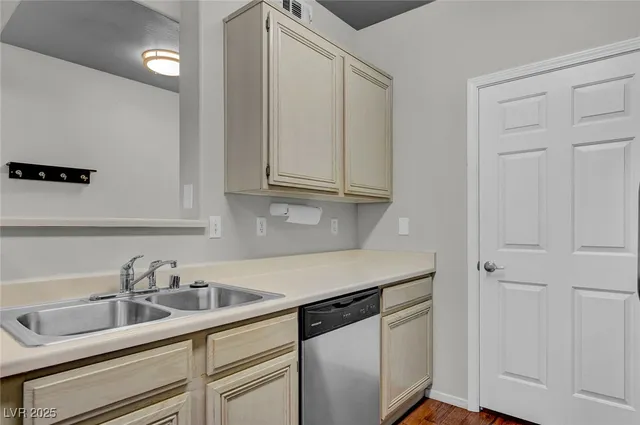 $250,000 | 7147 South Durango Drive, Unit 304, Las Vegas, NV 89113