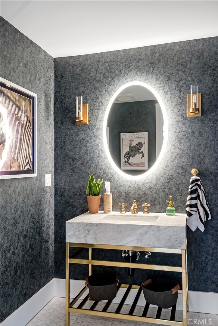 314 32nd Street Manhattan Beach, CA 90266 - Photo 10 of 27 a close view of kitchen appliances