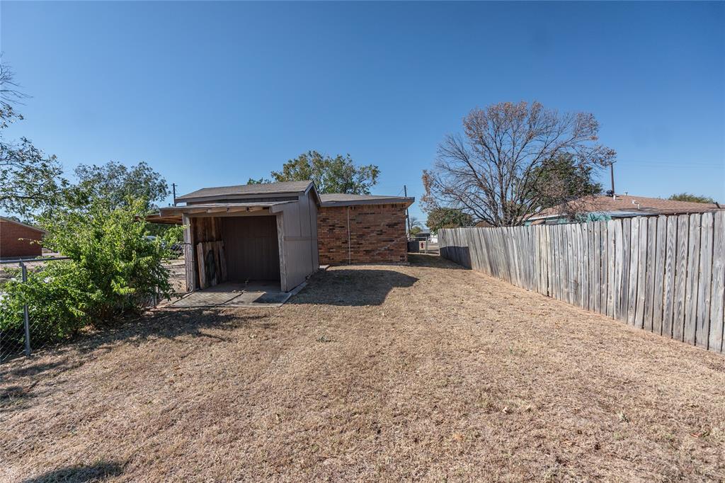 1226 Clay Street Nocona, TX 76255 - Photo 29 of 31 a view of a terrace with a garden