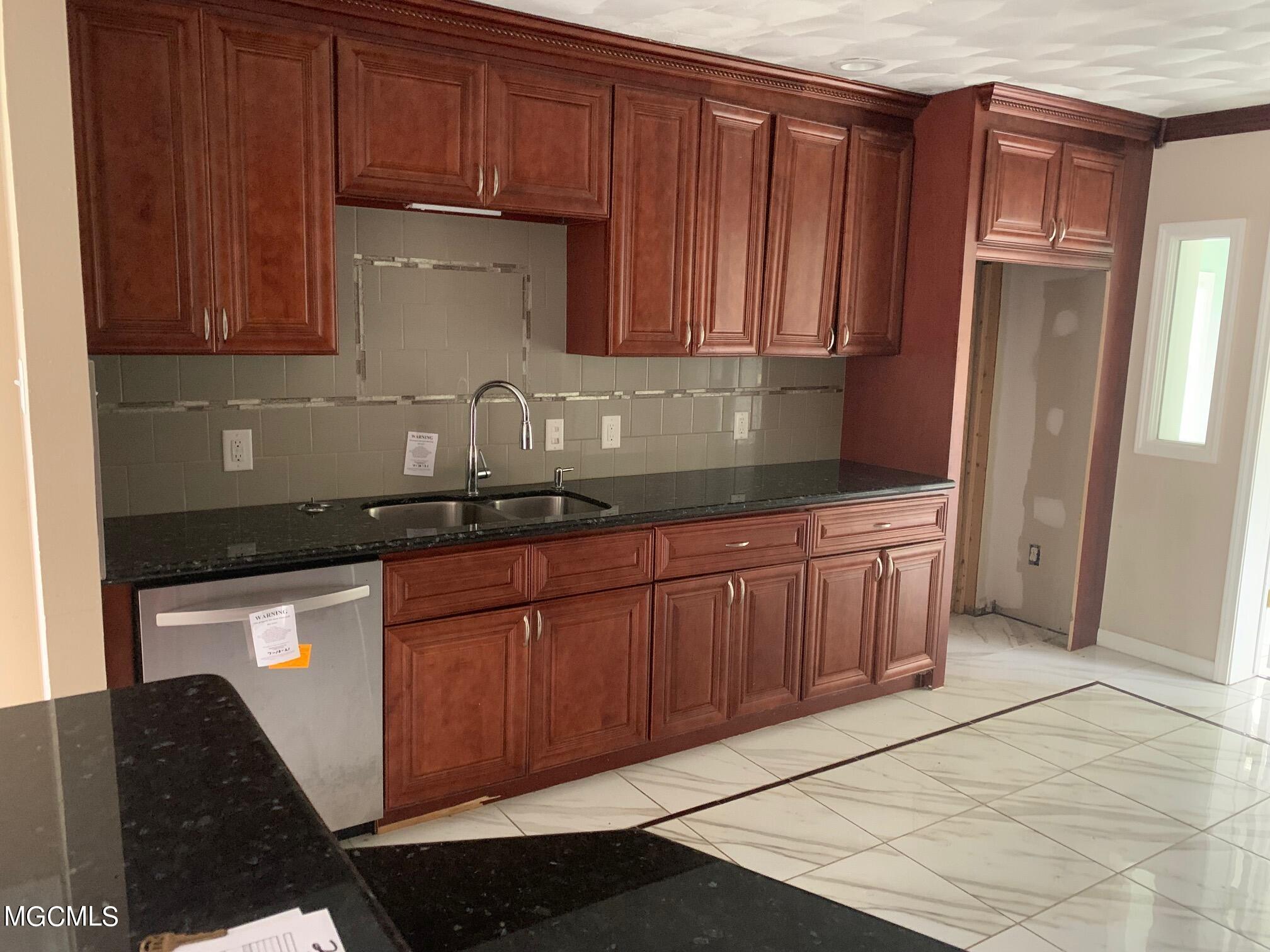 19 Stratford Place Gulfport, MS 39503 - Photo 5 of 18 IMG_0362