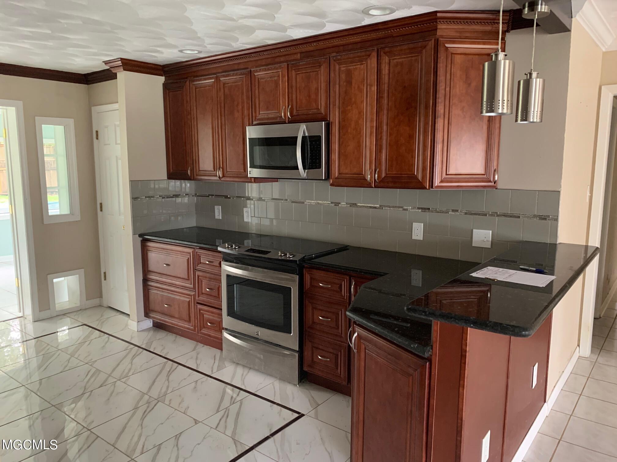 19 Stratford Place Gulfport, MS 39503 - Photo 6 of 18 IMG_0363