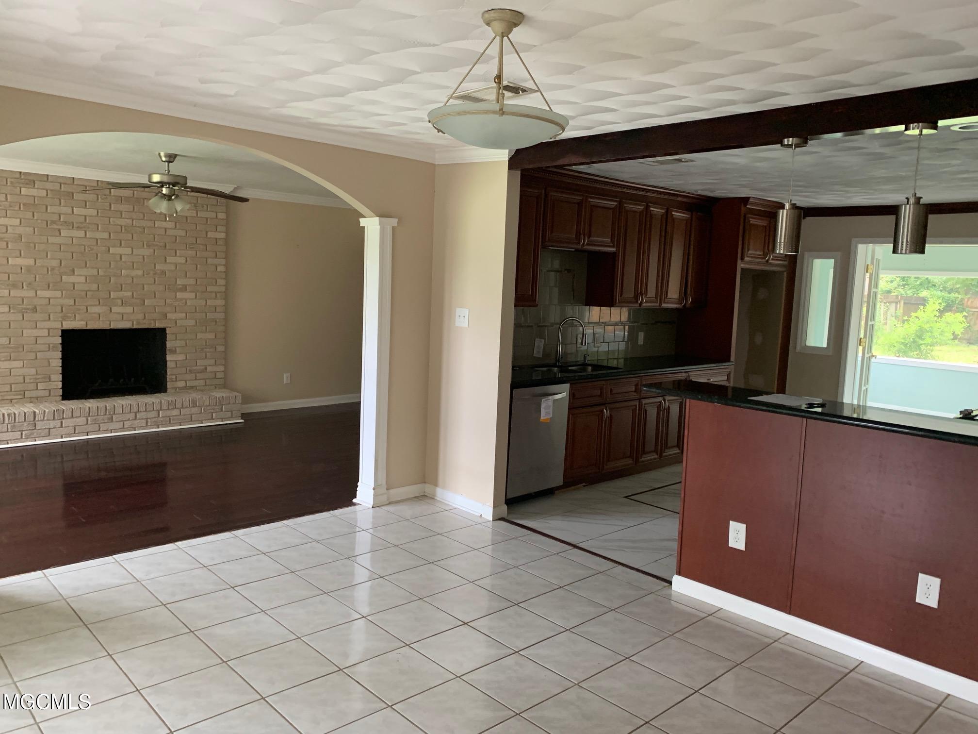 19 Stratford Place Gulfport, MS 39503 - Photo 9 of 18 IMG_0360