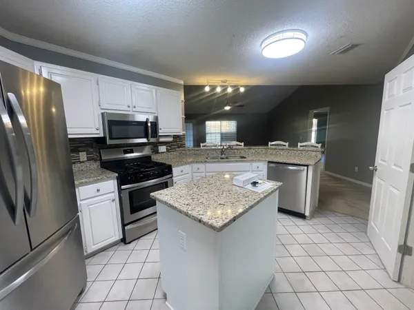 $1,925 | 5196 Whitehurst Lane, Crestview, FL 32536