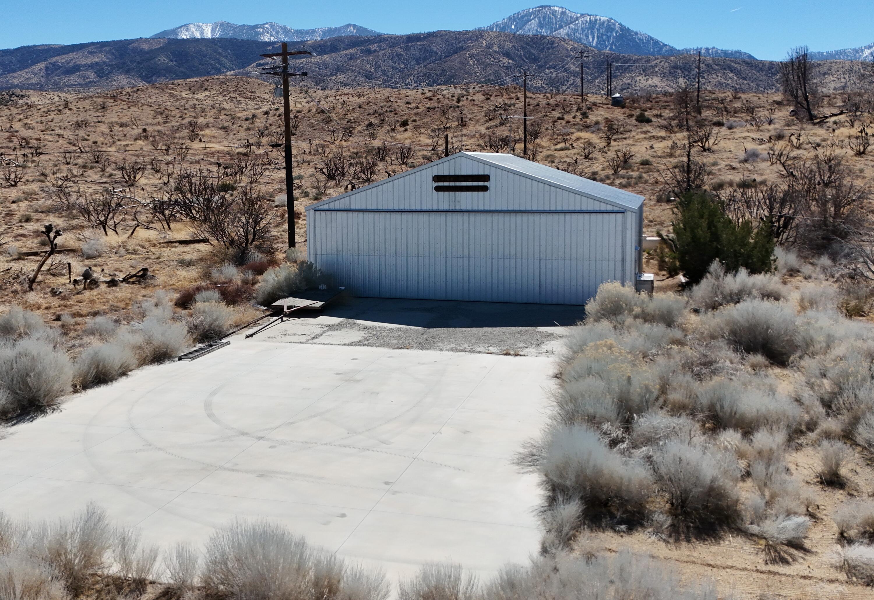 17120 Bob's Gap Road Valyermo, CA 93563 - Photo 11 of 26 a view of a terrace