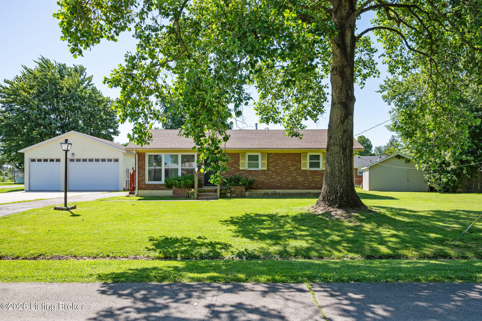 6310 Sheila Road Louisville, KY 40219 - Photo 2 of 33 6310 Sheila Ct-2