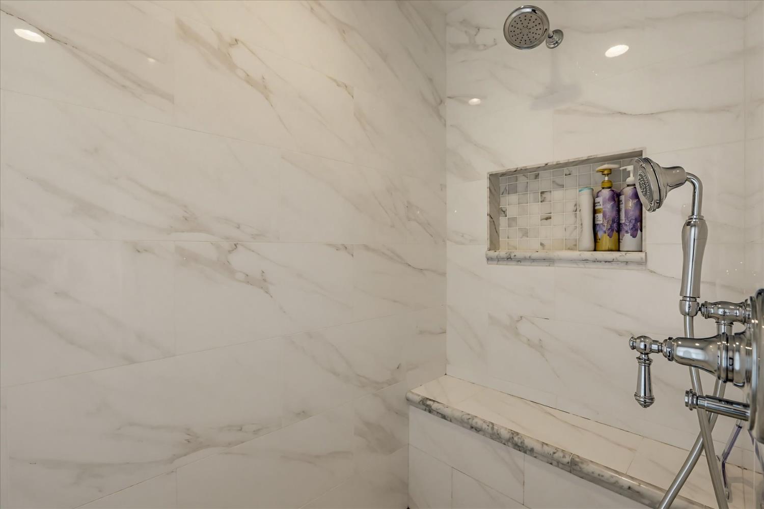 203 Prospect Street Nevada City, CA 95959 - Photo 41 of 99 a bathroom with a bathtub