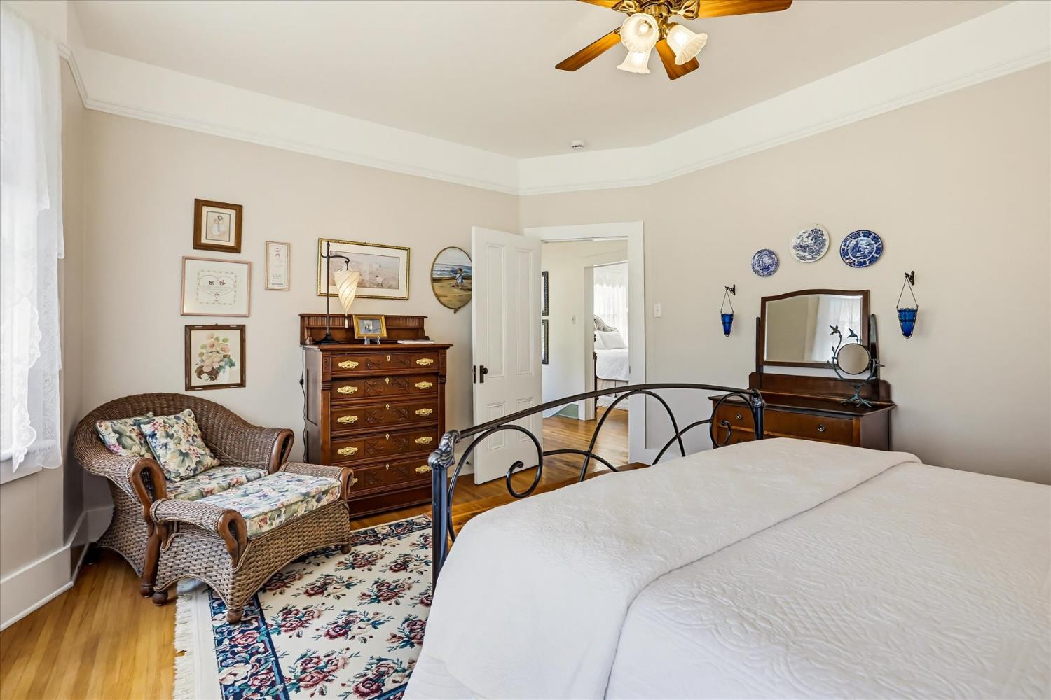 203 Prospect Street Nevada City, CA 95959 - Photo 44 of 99 a bedroom with a bed and furniture