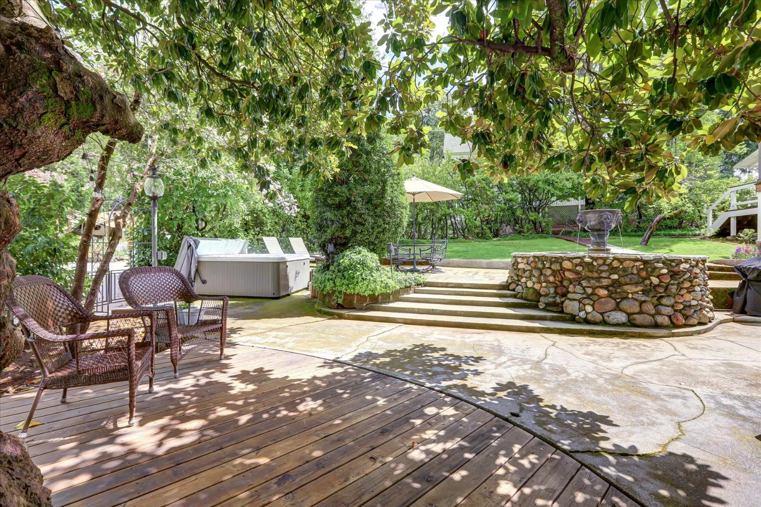 203 Prospect Street Nevada City, CA 95959 - Photo 78 of 99 a view of a patio with table and chairs and potted plants