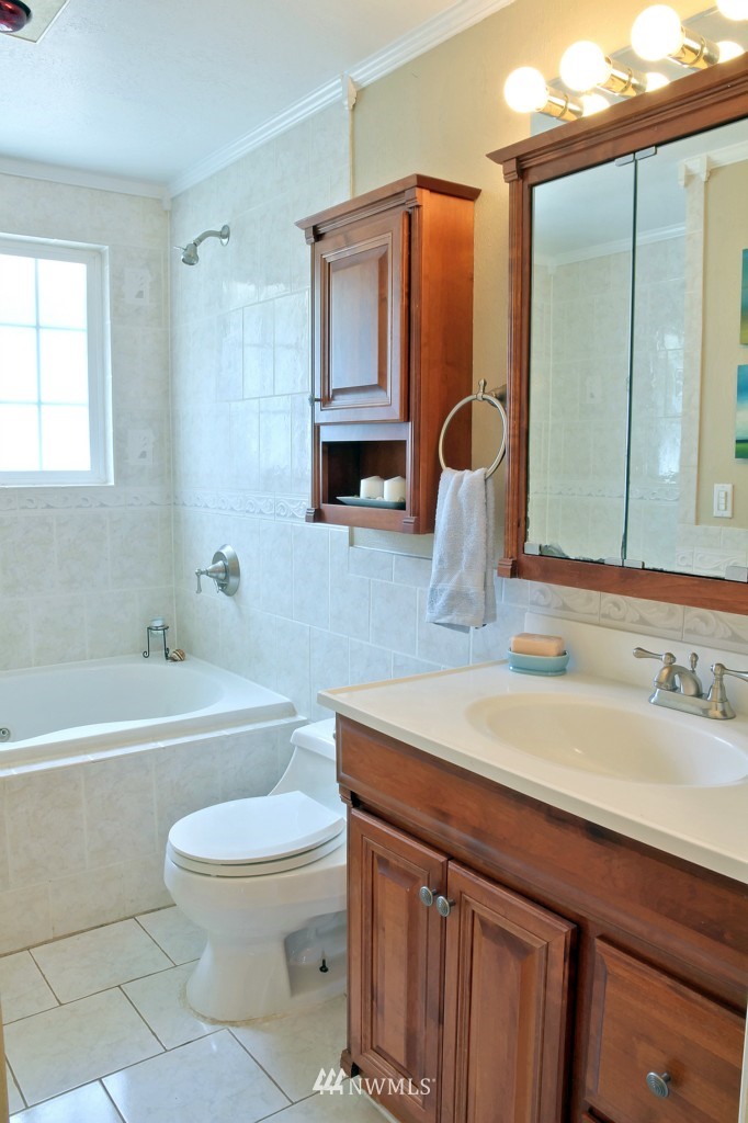 11615 160th Avenue Southeast Renton, WA 98059 - Photo 14 of 17 Gallery Image 14