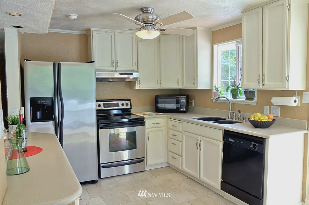 11615 160th Avenue Southeast Renton, WA 98059 - Photo 8 of 17 Gallery Image 8