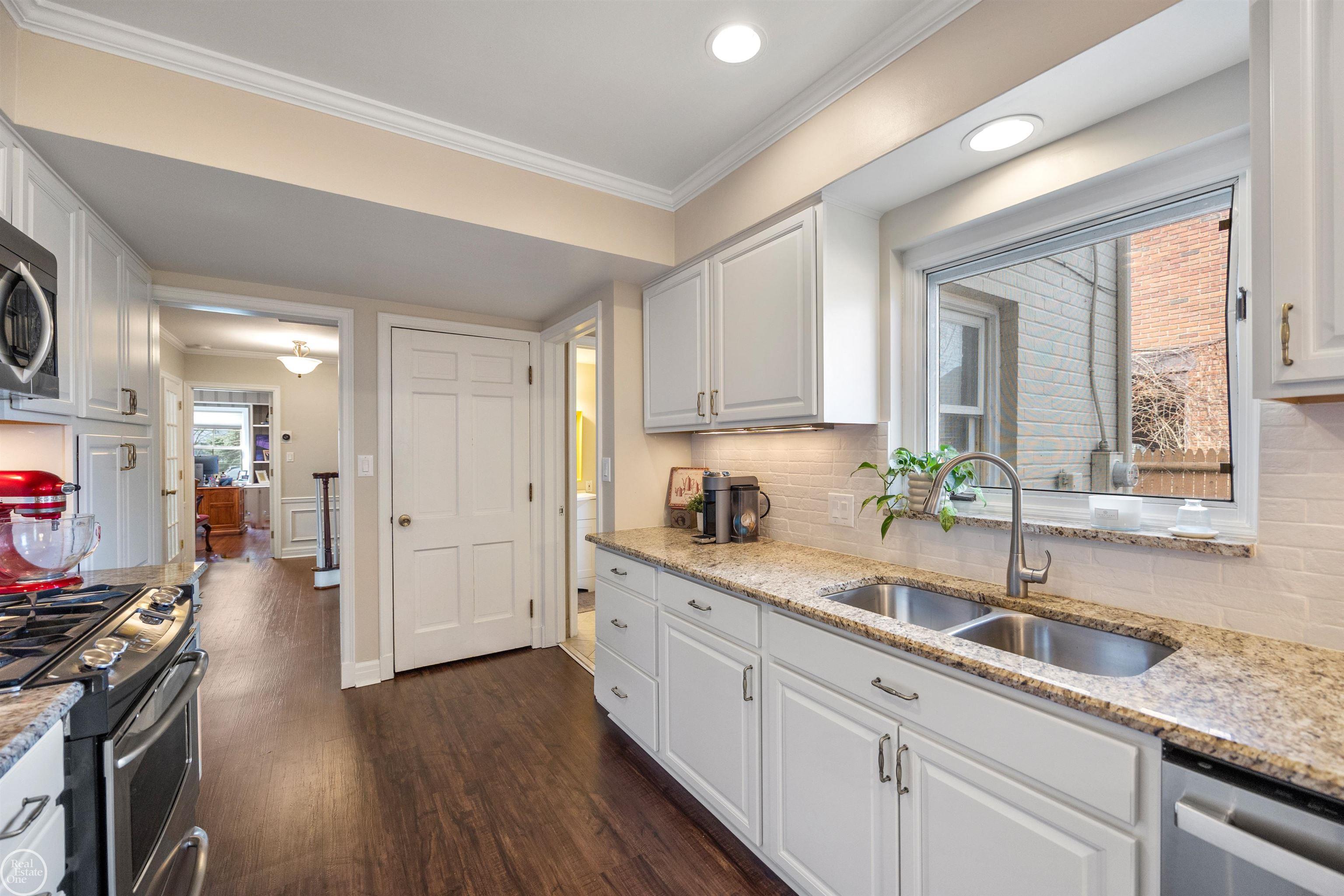 704 Pemberton Road Grosse Pointe Park, MI 48230 - Photo 19 of 75