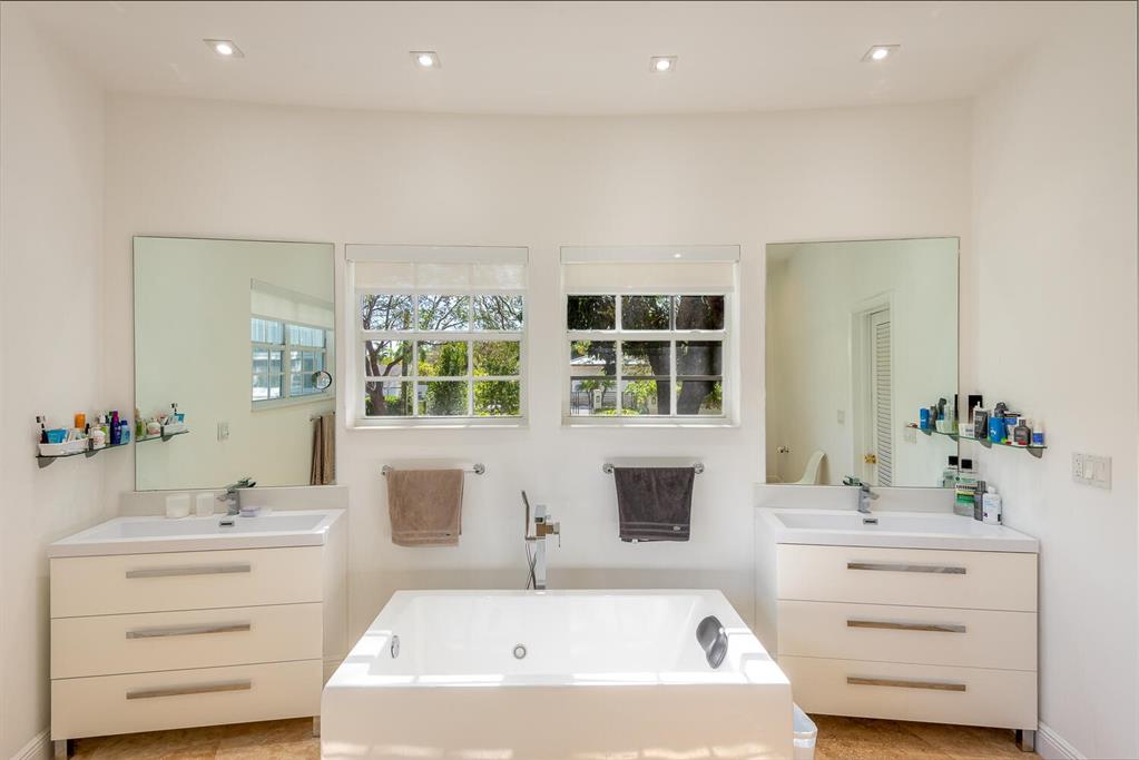 6205 Southwest 108th Street Pinecrest, FL 33156 - Photo 18 of 28 a bathroom with a bathtub sink and mirror