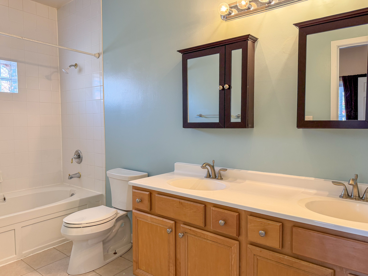 1300 West Grenshaw Street, Unit B Chicago, IL 60607 - Photo 10 of 14 a bathroom with a toilet sink and mirror