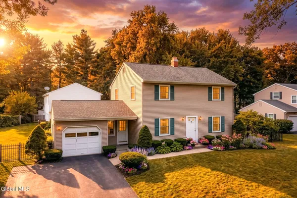 $429,900 | 21 Huntwood Drive, Clifton Park, NY 12065