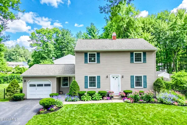 $429,900 | 21 Huntwood Drive, Clifton Park, NY 12065