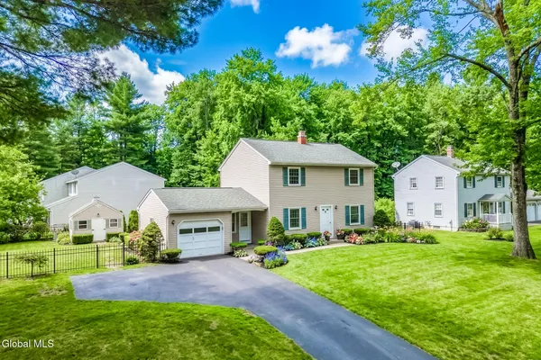 $429,900 | 21 Huntwood Drive, Clifton Park, NY 12065
