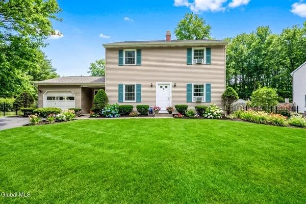 $429,900 | 21 Huntwood Drive, Clifton Park, NY 12065
