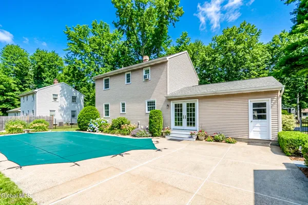 $429,900 | 21 Huntwood Drive, Clifton Park, NY 12065