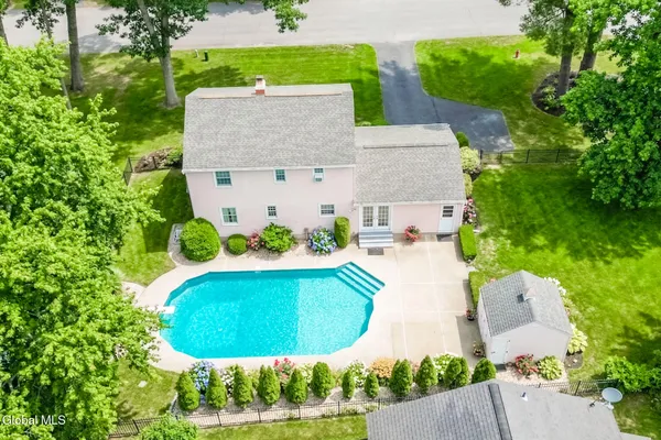 $429,900 | 21 Huntwood Drive, Clifton Park, NY 12065