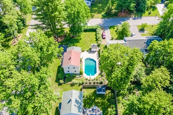 $429,900 | 21 Huntwood Drive, Clifton Park, NY 12065