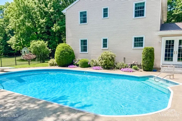 $429,900 | 21 Huntwood Drive, Clifton Park, NY 12065