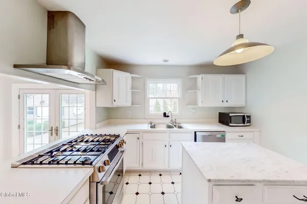 $429,900 | 21 Huntwood Drive, Clifton Park, NY 12065