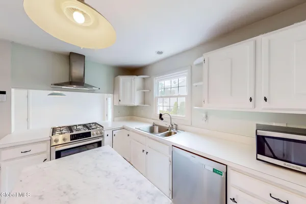 $429,900 | 21 Huntwood Drive, Clifton Park, NY 12065