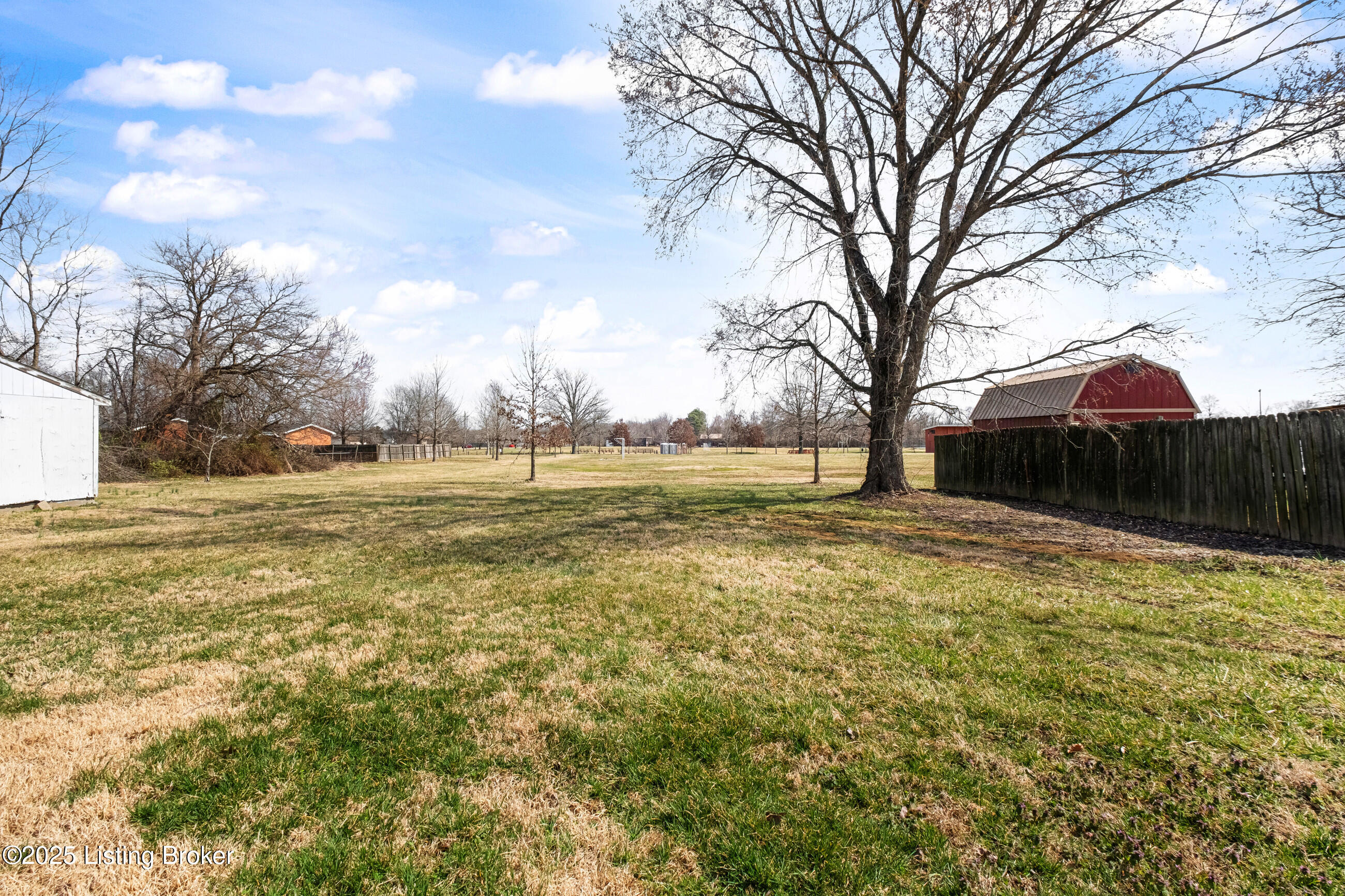 10371 Lower River Road Louisville, KY 40272 - Photo 20 of 21 10371lowerriver_lrem_064