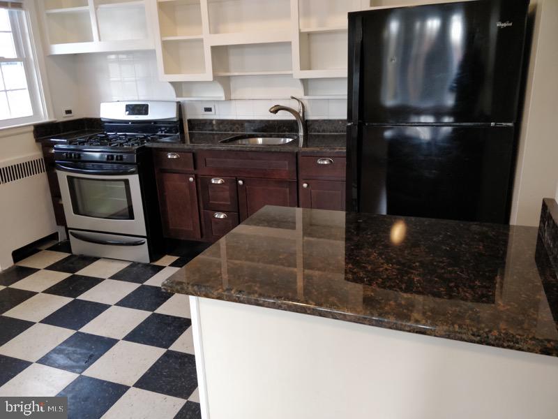 1200 Northview Road Baltimore, MD 21218 - Photo 4 of 21 kitchen