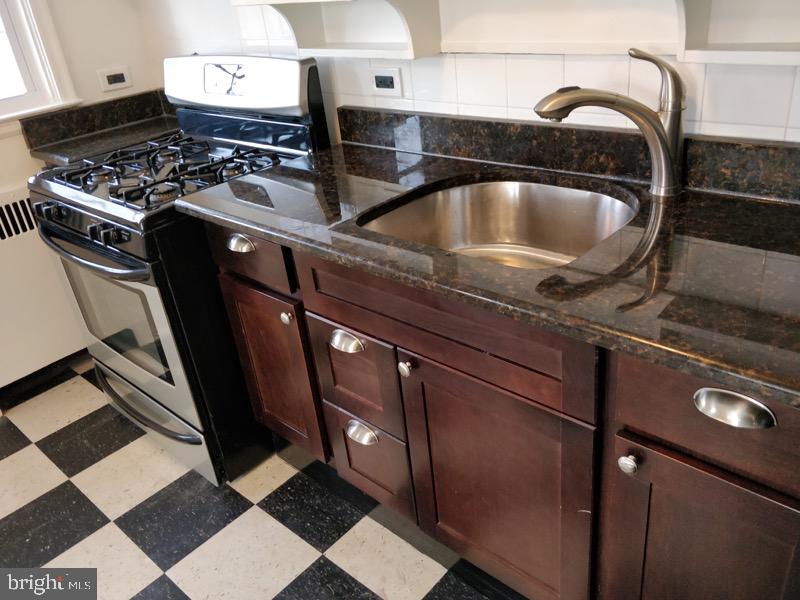 1200 Northview Road Baltimore, MD 21218 - Photo 5 of 21 kitchen