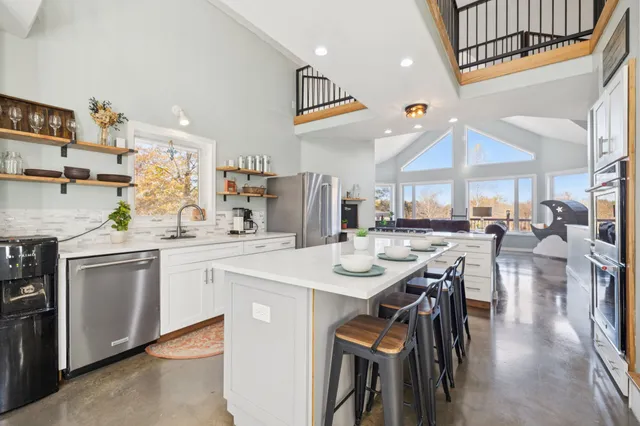 a view of yard with tree