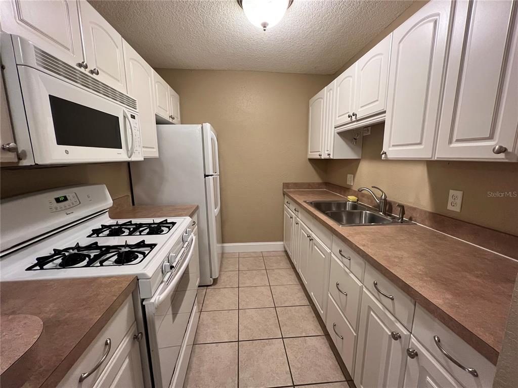 1700 Southwest 16th Court, Unit L6 Gainesville, FL 32608 - Photo 5 of 12