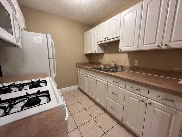 $1,095 | 1700 Southwest 16th Court, Unit L6, Gainesville, FL 32608