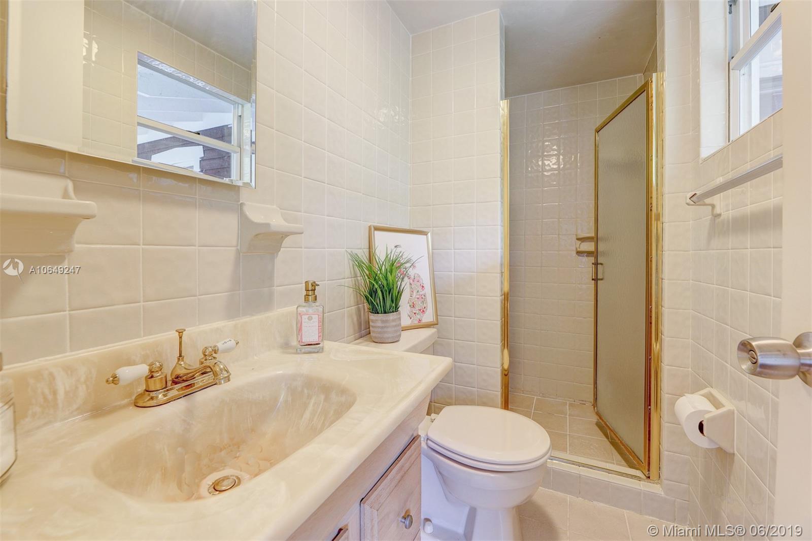 7460 Erwin Road Miami, FL 33143 - Photo 16 of 38