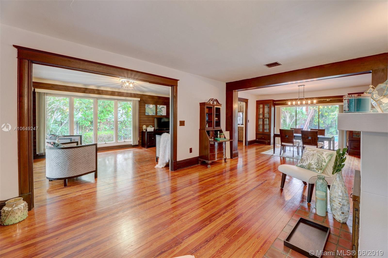7460 Erwin Road Miami, FL 33143 - Photo 3 of 38