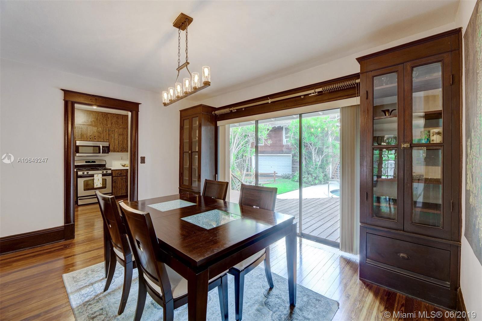 7460 Erwin Road Miami, FL 33143 - Photo 10 of 38