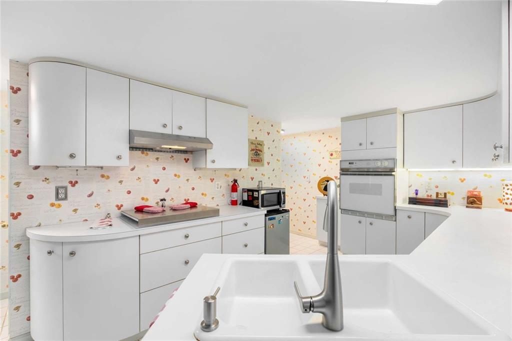 601 Ridgewood Avenue Gainesville, GA 30501 - Photo 18 of 36 a kitchen with white cabinets and appliances