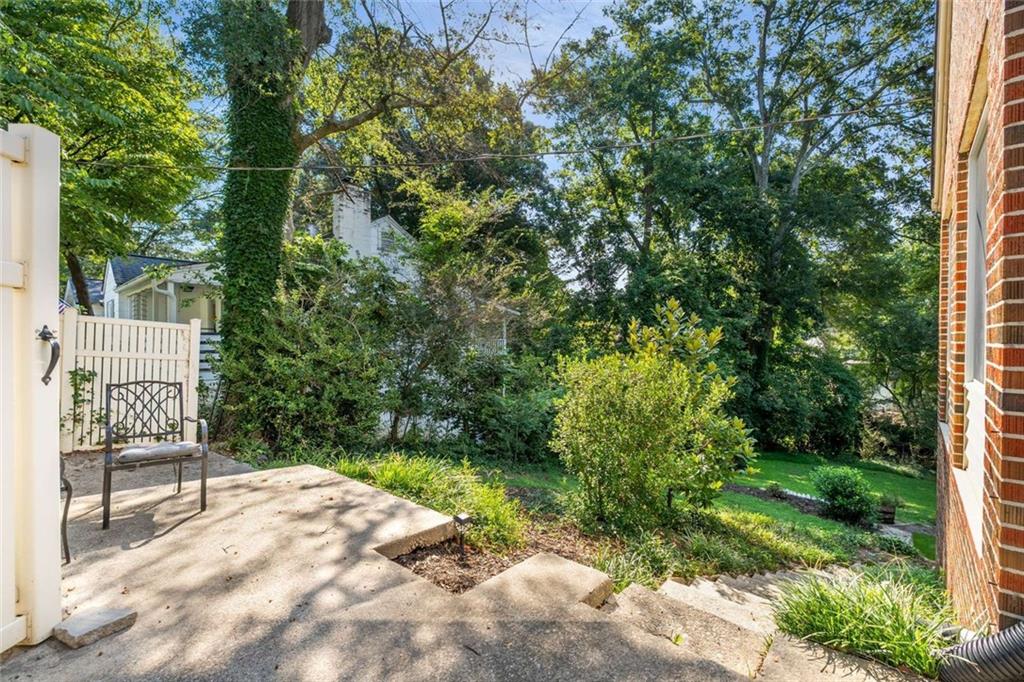 601 Ridgewood Avenue Gainesville, GA 30501 - Photo 26 of 36 a backyard of a house with lots of green space