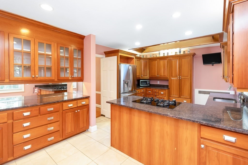 471 Trafton Road Springfield, MA 01108 - Photo 5 of 42