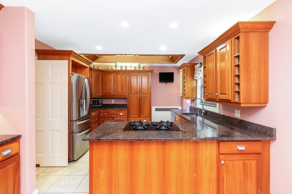 471 Trafton Road Springfield, MA 01108 - Photo 8 of 42
