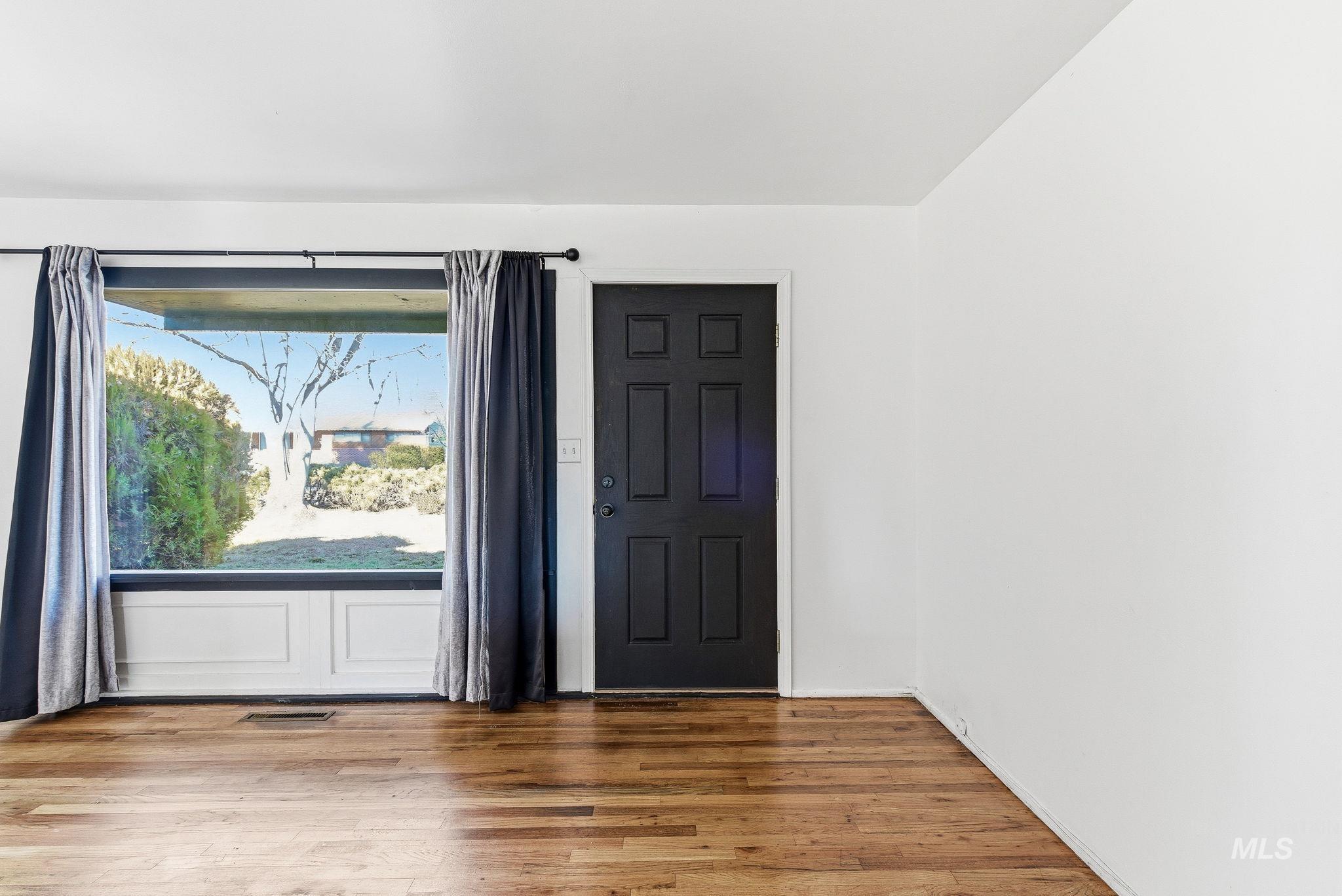 5603 West Edson Street Boise, ID 83705 - Photo 8 of 43 Foyer with light wood-type flooring
