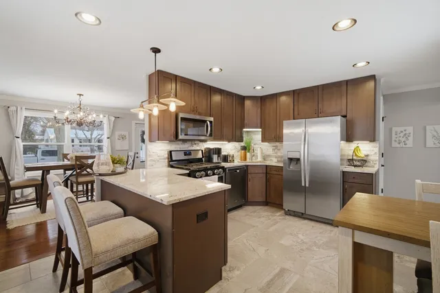 $450,000 | 289 Navajo Trail, Buffalo Grove, IL 60089