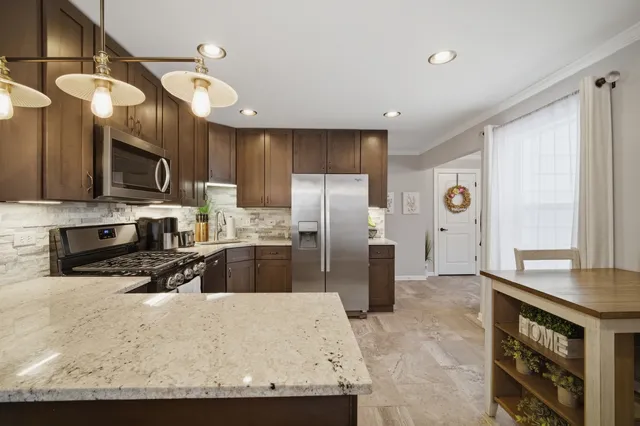 $450,000 | 289 Navajo Trail, Buffalo Grove, IL 60089