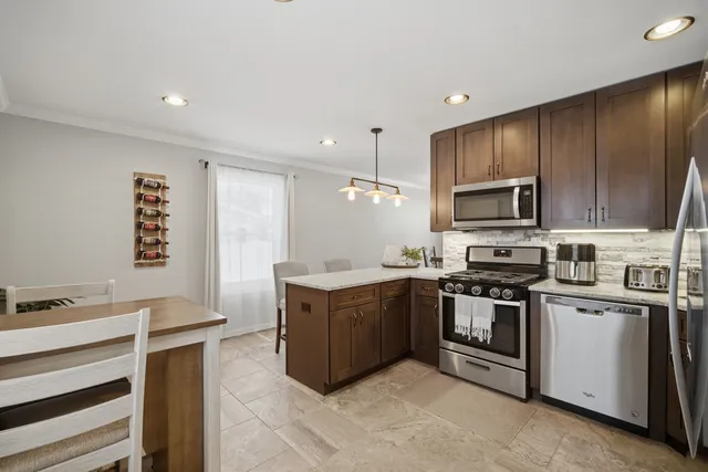 $450,000 | 289 Navajo Trail, Buffalo Grove, IL 60089